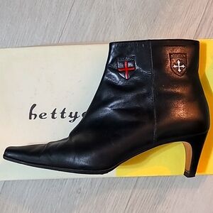 Bettye Muller black leather ankle boots booties 38 (7 - 7,5)